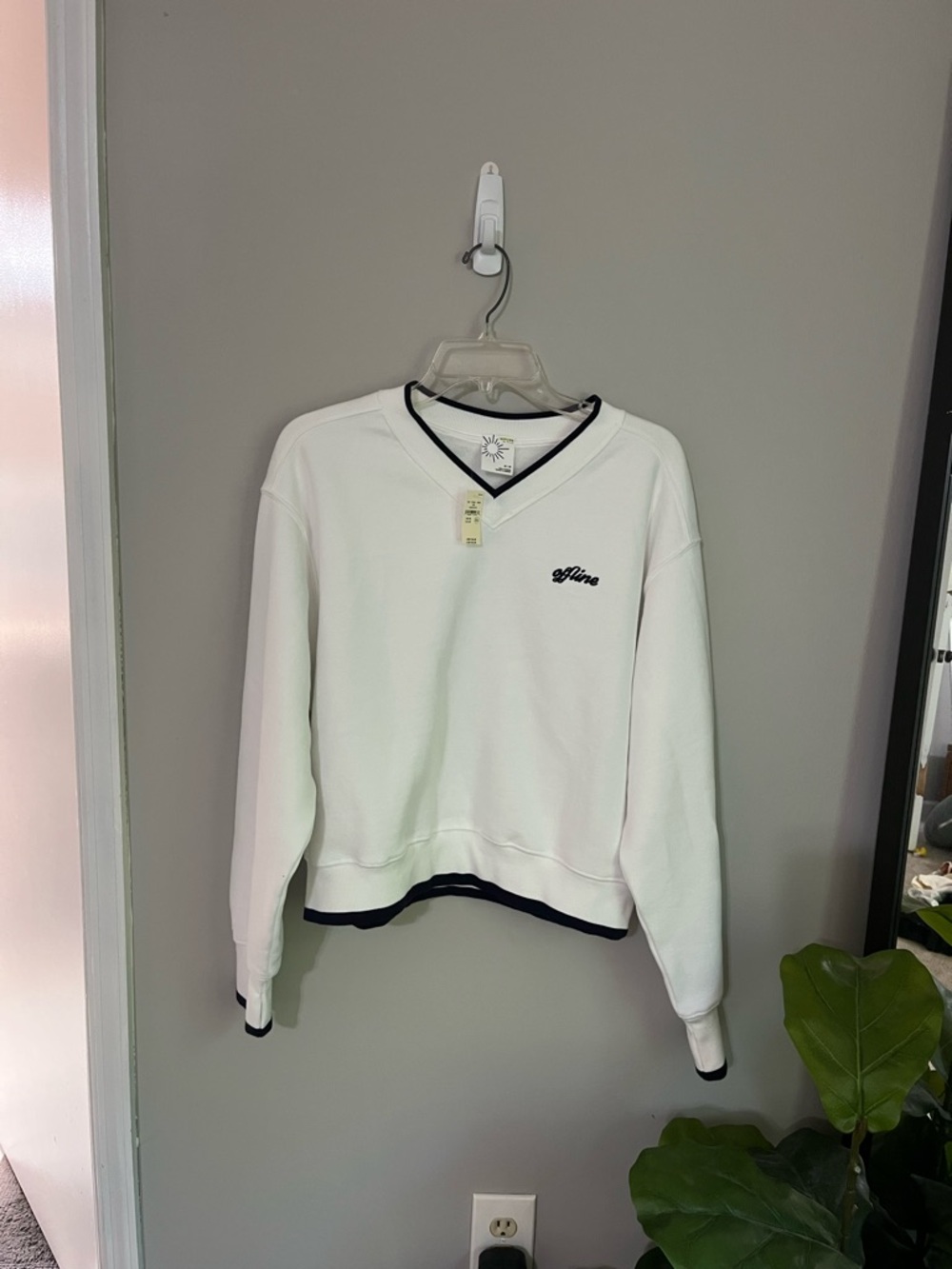 Aerie Offline v neck sweater size medium NWT